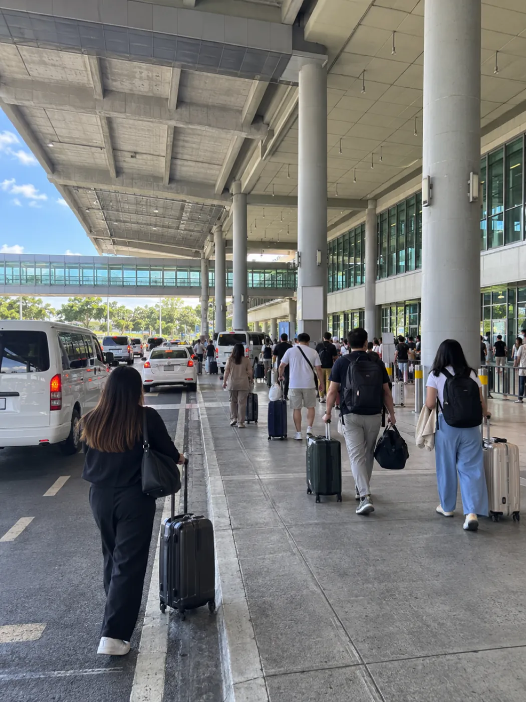 클락 공항 도착 — 클락 공항에서 숙소까지, 어떤 이동 수단이 맞을까?